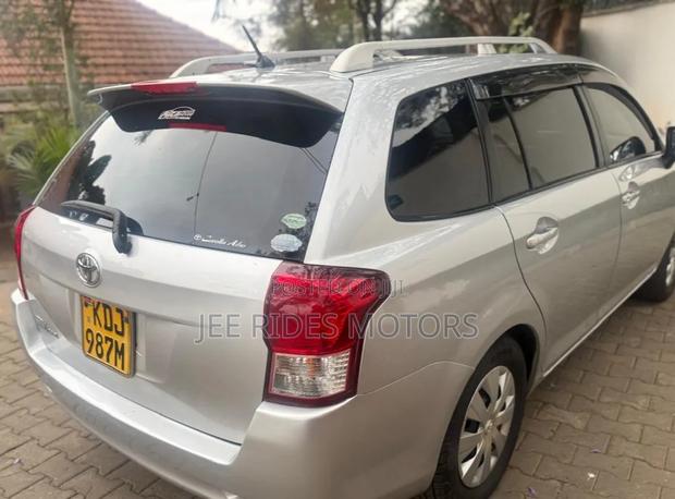 Toyota Corolla Fielder 2015