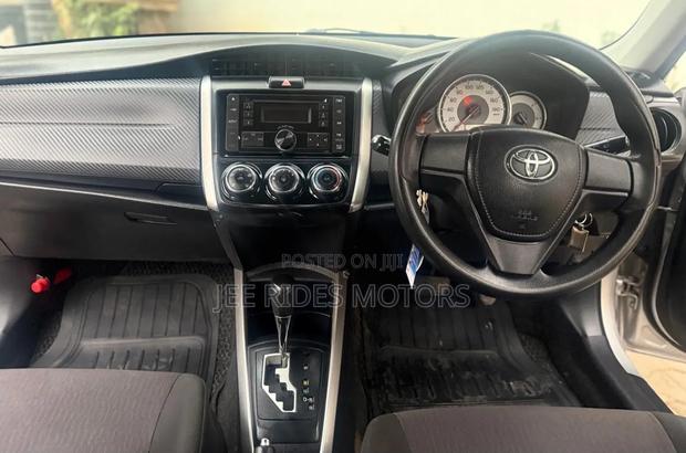 Toyota Corolla Fielder 2015