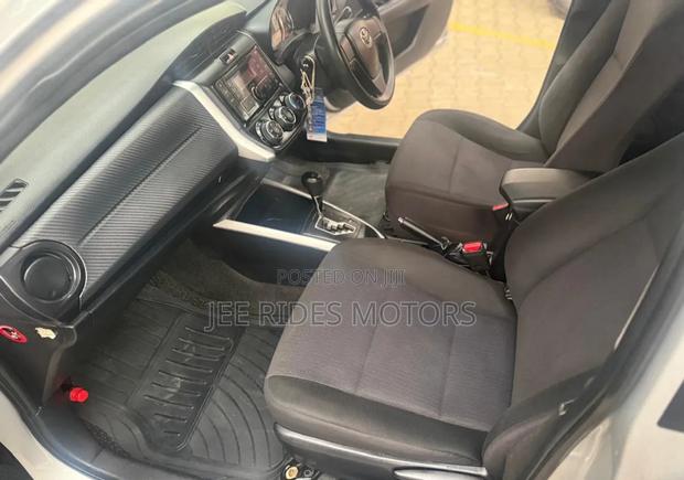 Toyota Corolla Fielder 2015