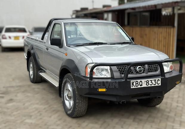 Nissan Hardbody 2010 Gray