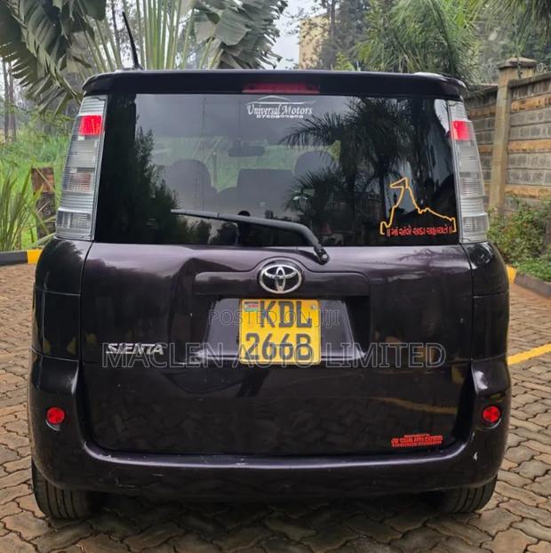 Toyota Sienta 2015 Purple