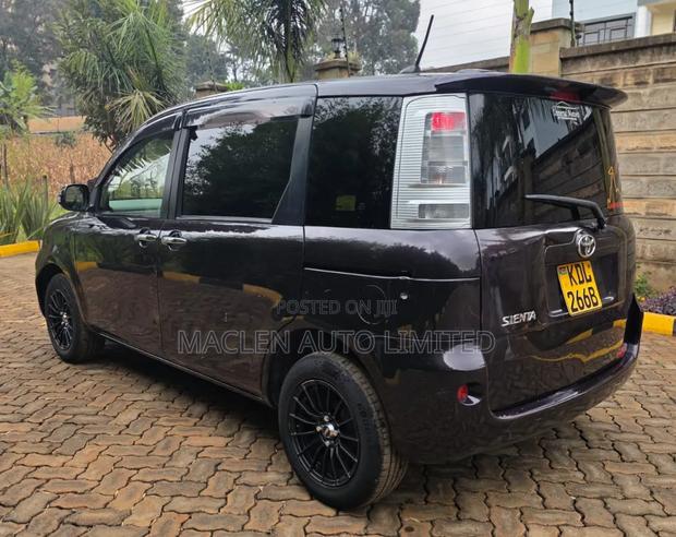Toyota Sienta 2015 Purple