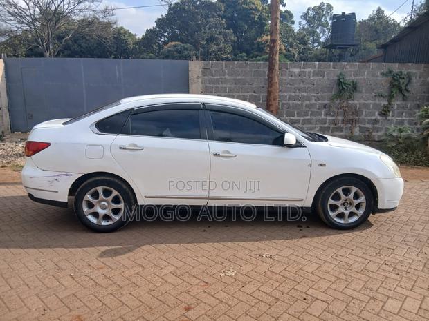 Nissan Bluebird 2009 White