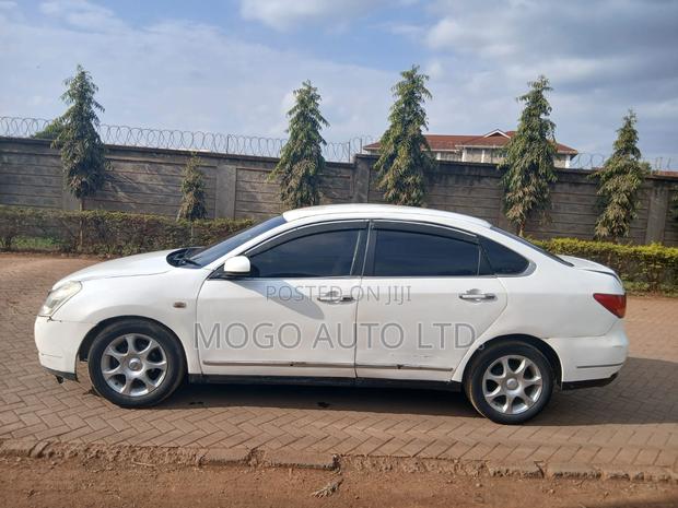 Nissan Bluebird 2009 White