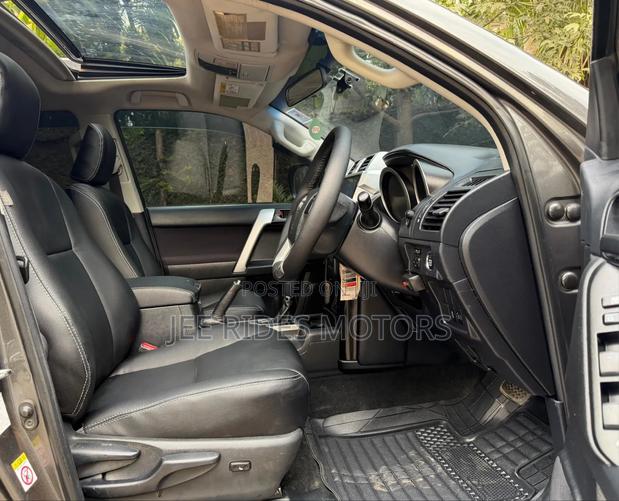Toyota Land Cruiser Prado 2016 Gray