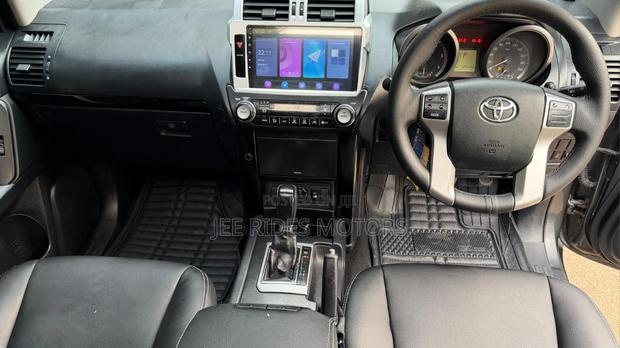 Toyota Land Cruiser Prado 2016 Gray
