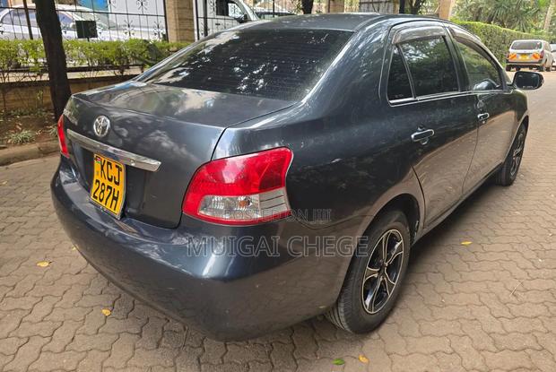 Toyota Belta 2009 Gray