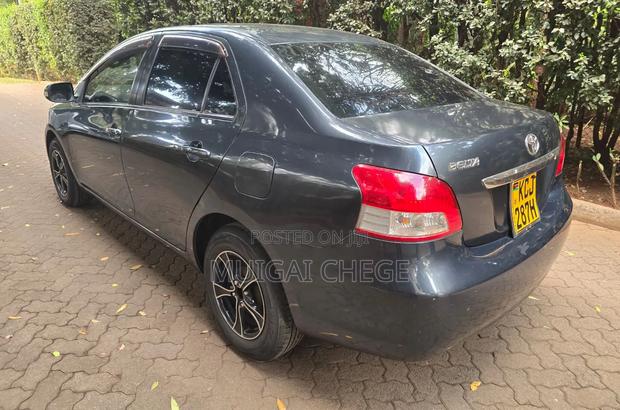 Toyota Belta 2009 Gray