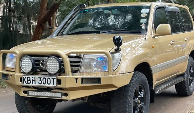 Toyota Land Cruiser 2003 Yellow