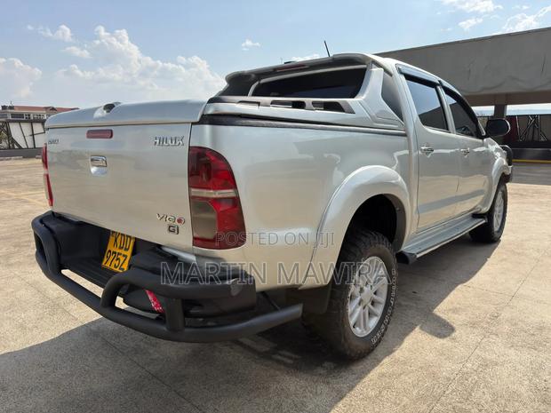 Toyota Hilux 2014 Silver