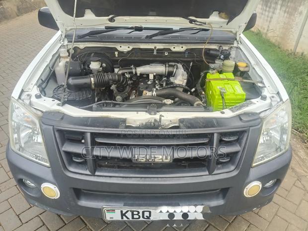Isuzu D-MAX 2012 White