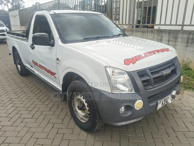 Isuzu D-MAX 2012 White