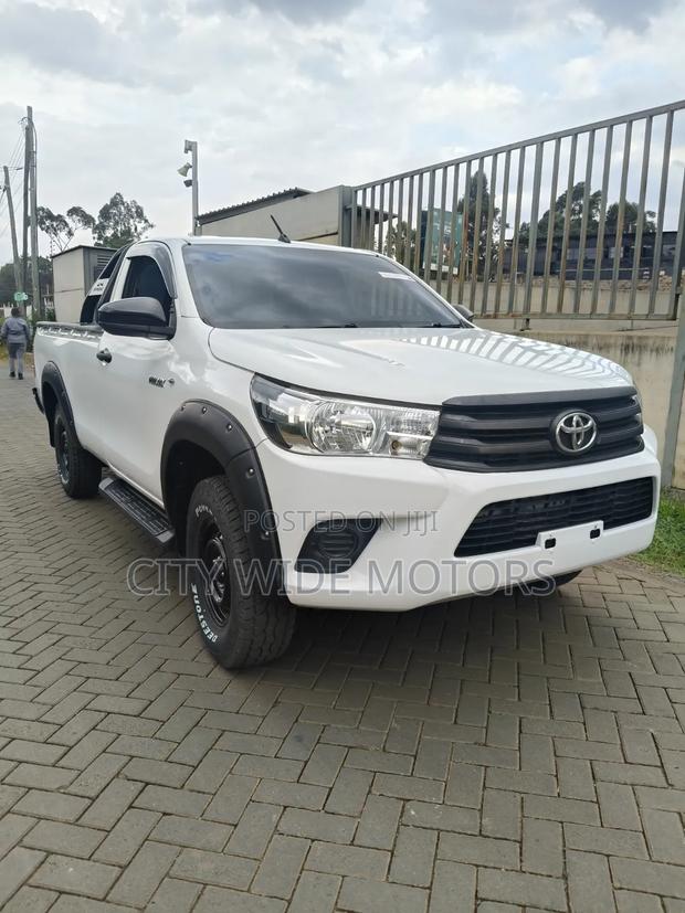 Toyota Hilux 2019 White