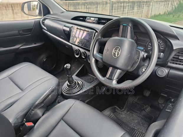 Toyota Hilux 2019 White