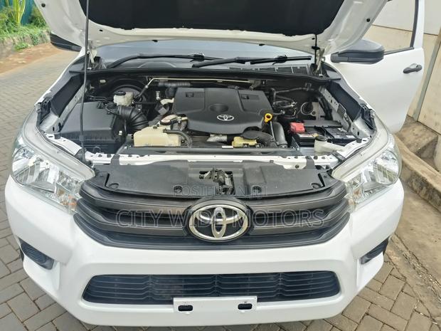 Toyota Hilux 2019 White