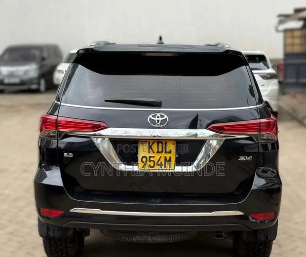Toyota Fortuner 2016 Black