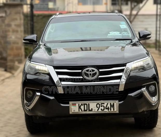 Toyota Fortuner 2016 Black