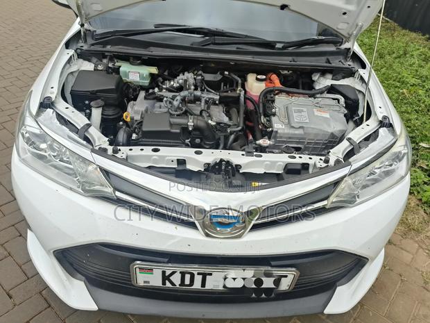 Toyota Corolla Fielder 1.5 Hybrid FWD 2018 White