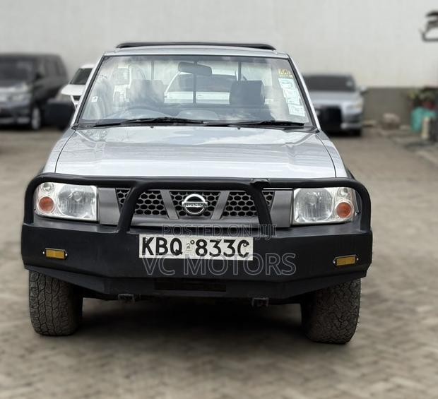 Nissan NP300 2.5 TDi Single Cab 2010