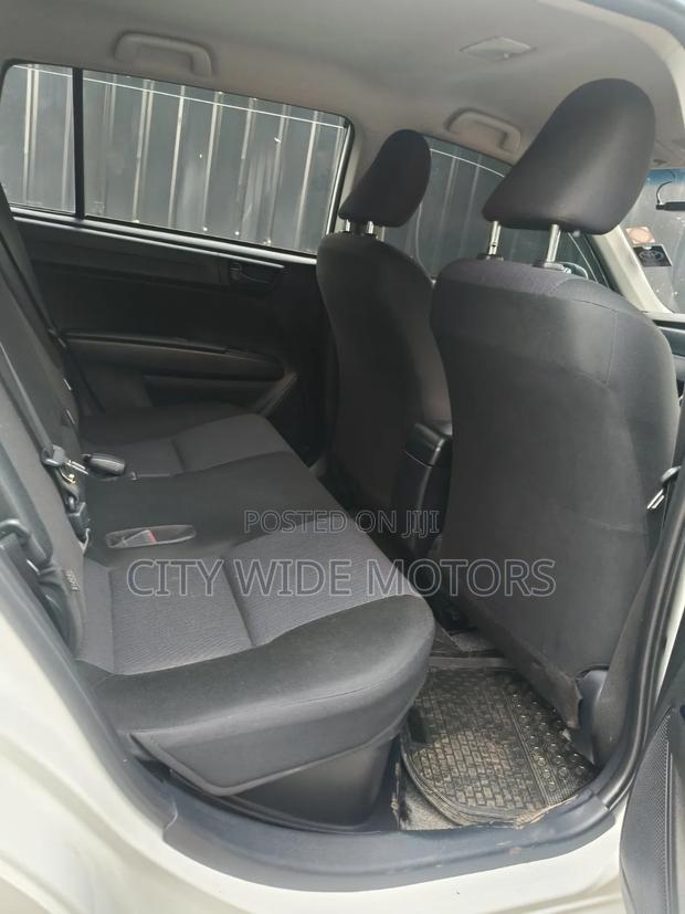 Toyota Corolla Fielder 1.5 Hybrid FWD 2018 White