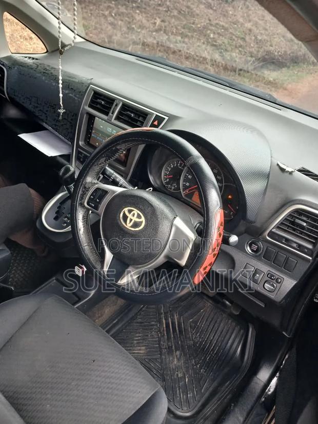 Toyota Ractis 2012 Black