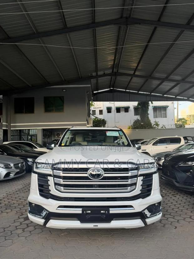 Toyota Land Cruiser 2023 White