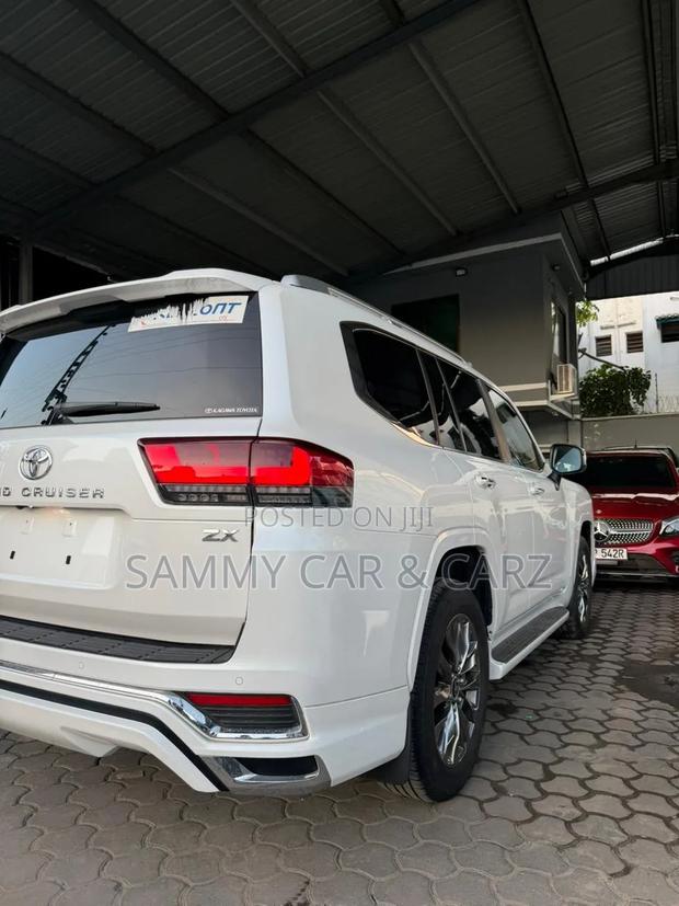 Toyota Land Cruiser 2023 White