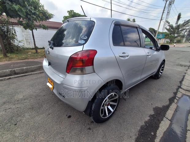 Toyota Vitz 2006 Gray