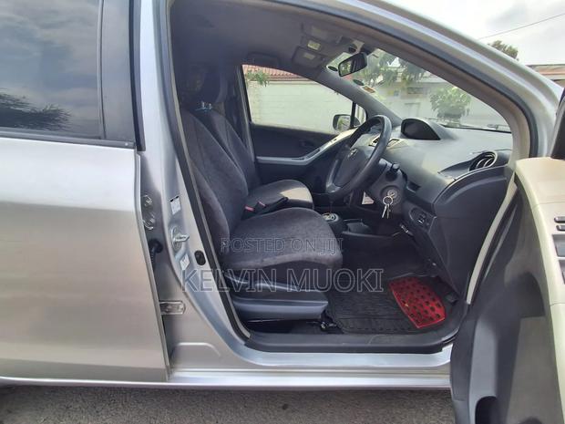 Toyota Vitz 2006 Gray