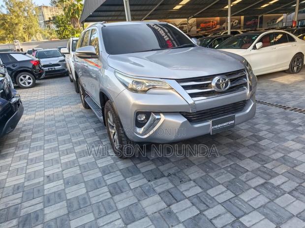 Toyota Fortuner 2019 Silver