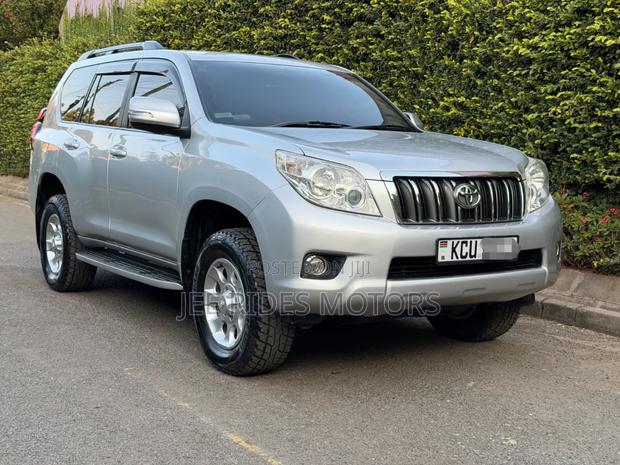 Toyota Land Cruiser Prado 2013