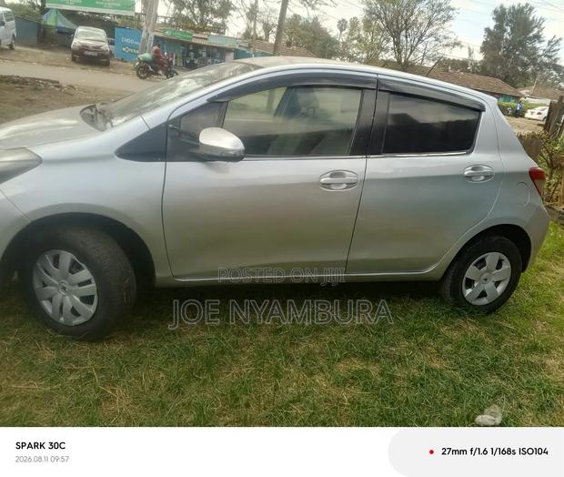 Toyota Vitz 2011 Silver