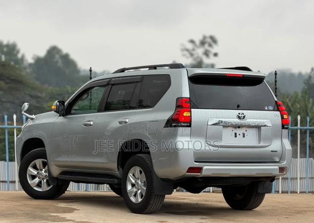 Toyota Land Cruiser Prado 2019 Silver