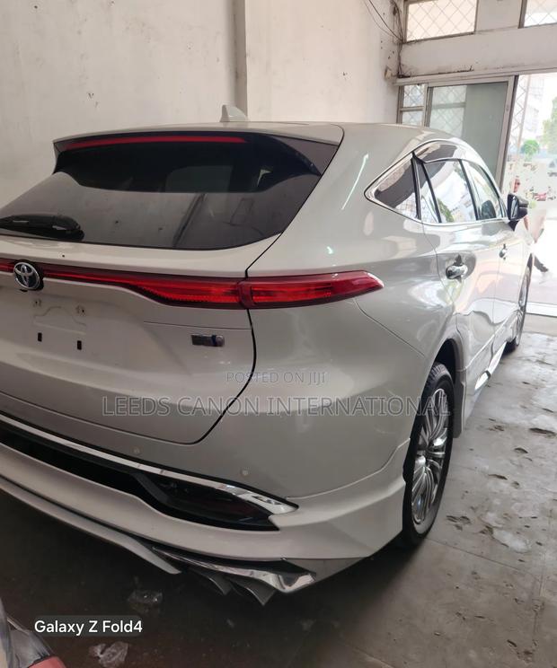 Toyota Harrier 2.5 Hybrid 2021 White