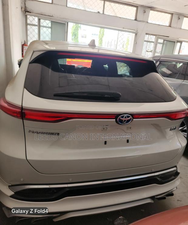 Toyota Harrier 2.5 Hybrid 2021 White