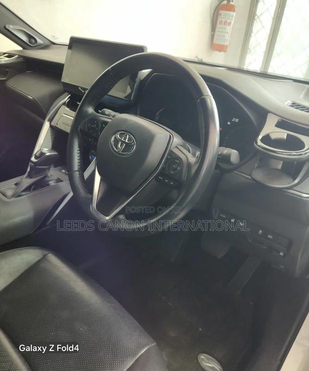 Toyota Harrier 2.5 Hybrid 2021 White