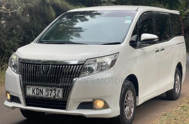 Toyota Esquire 2016 Off white