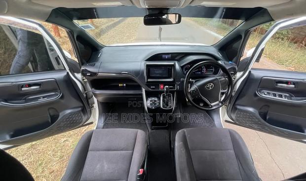 Toyota Esquire 2016 Off white