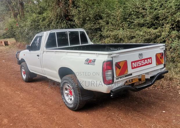 Nissan Hardbody 2000i 2006 White
