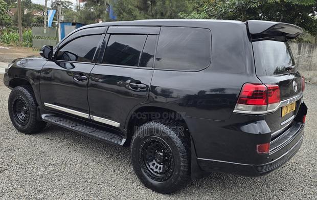 Toyota Land Cruiser 100 4.7 Executive 2008 Black