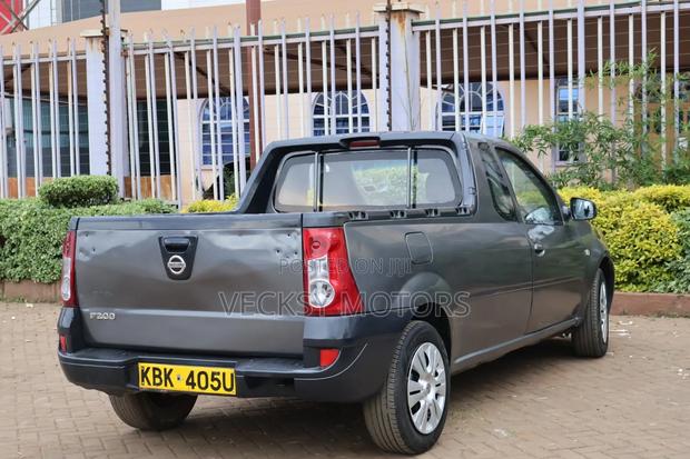 Nissan NP200 2010 Gray
