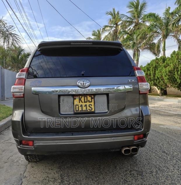 Toyota Land Cruiser Prado 2016 Gray