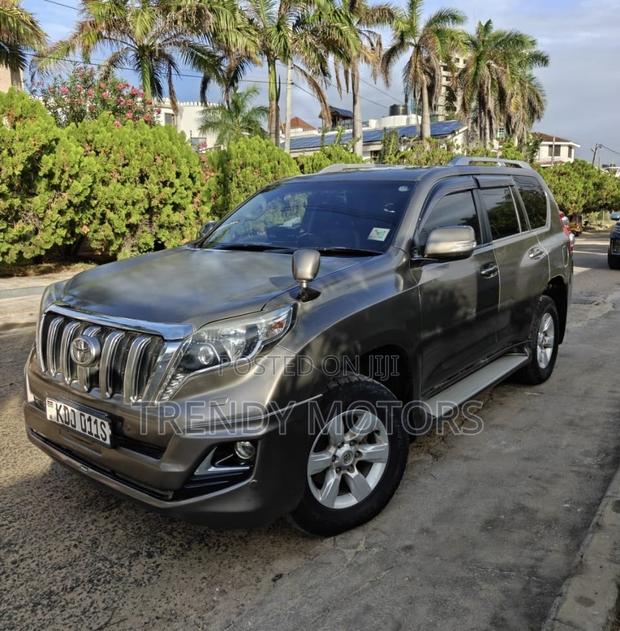 Toyota Land Cruiser Prado 2016 Gray