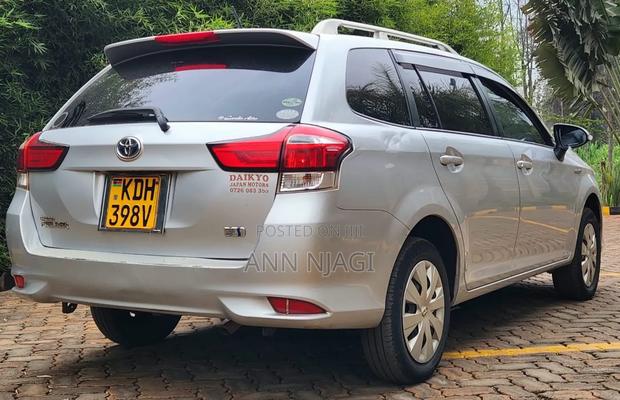 Toyota Corolla Fielder 2017 Silver