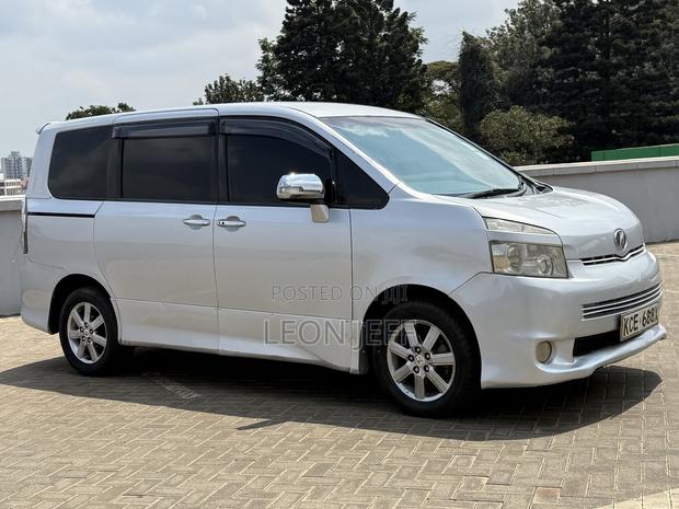 Toyota Voxy 2008 Silver