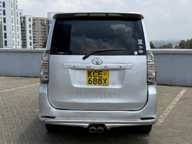 Toyota Voxy 2008 Silver
