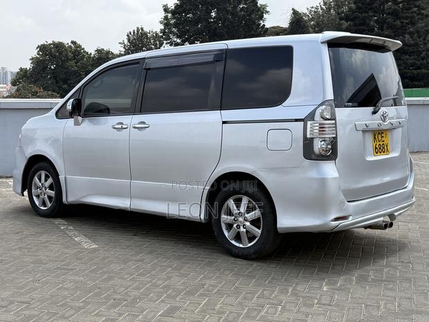 Toyota Voxy 2008 Silver