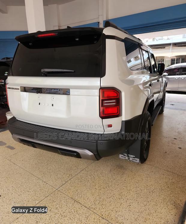 Toyota Land Cruiser Prado 2024 White