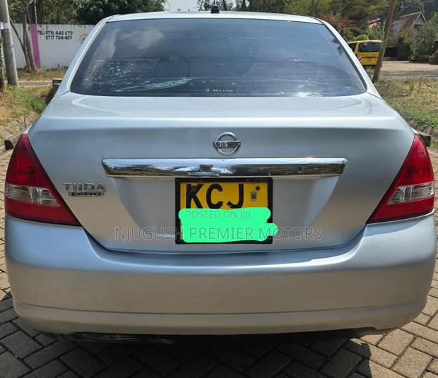 Nissan Tiida 2009 Silver