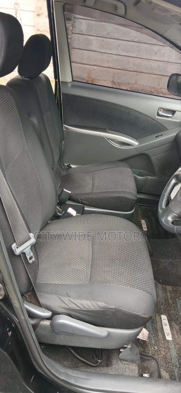 Toyota ISIS 2008 Black